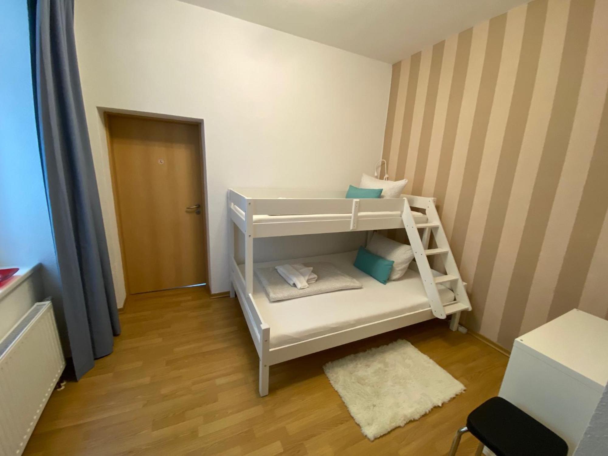 Zur Schleuse - Ferienwohnung Bis 6 Personen Mit Gem Garten Росток Екстериор снимка