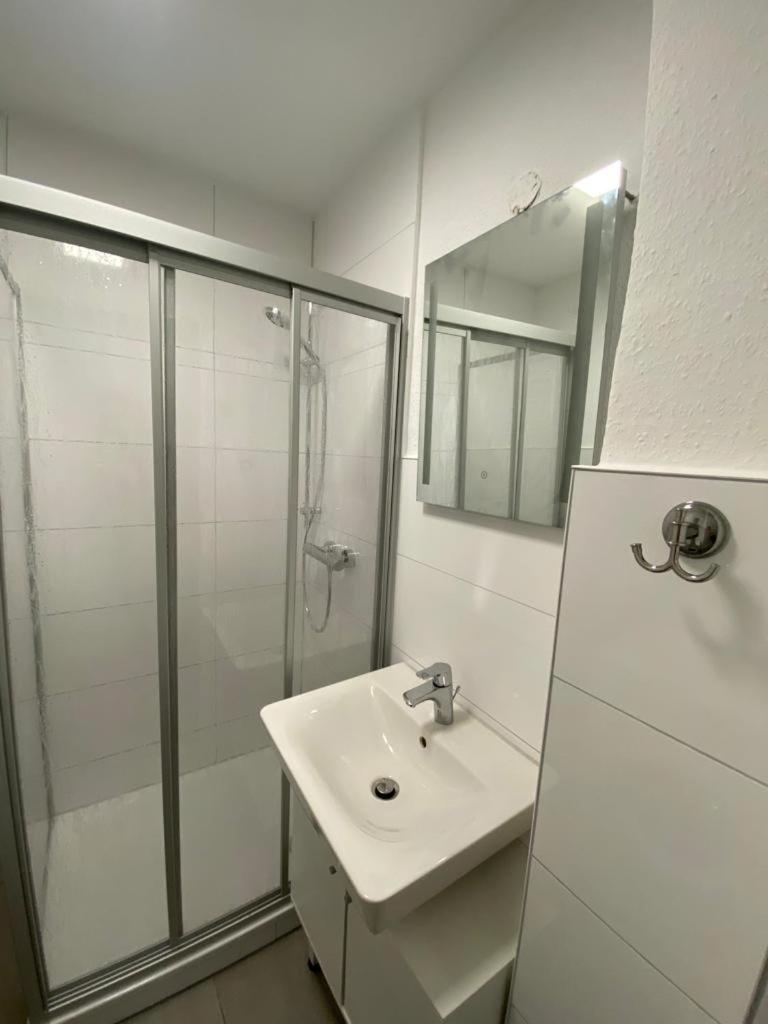 Zur Schleuse - Ferienwohnung Bis 6 Personen Mit Gem Garten Росток Екстериор снимка